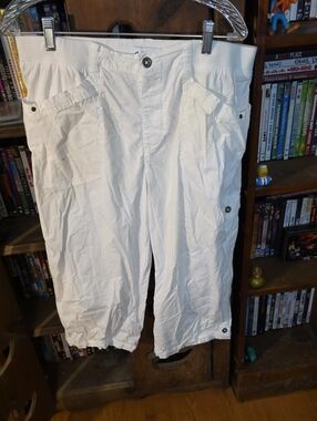 Women’s White Capris Cargo Style